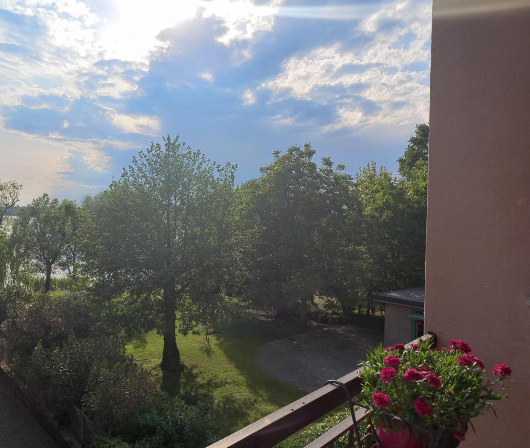 Appartamento Miralago Con Giardino Sul Lago Гавирате Экстерьер фото